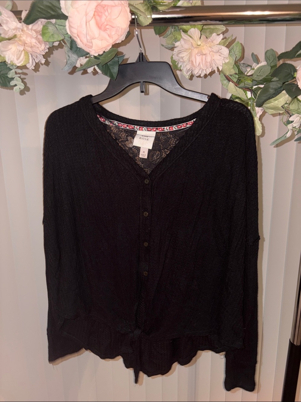 Knox Rose Black Button-Front Lightweight Women's Top